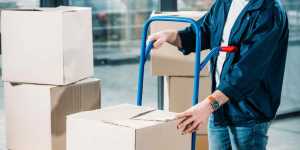 5MustHaveItemsForMovingDay Moving Experts commercial office moving moving movers foreman